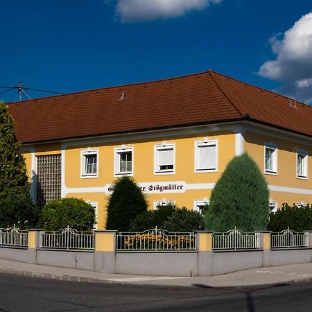 Gaestehaus Stoegmueller Asten Exterior photo