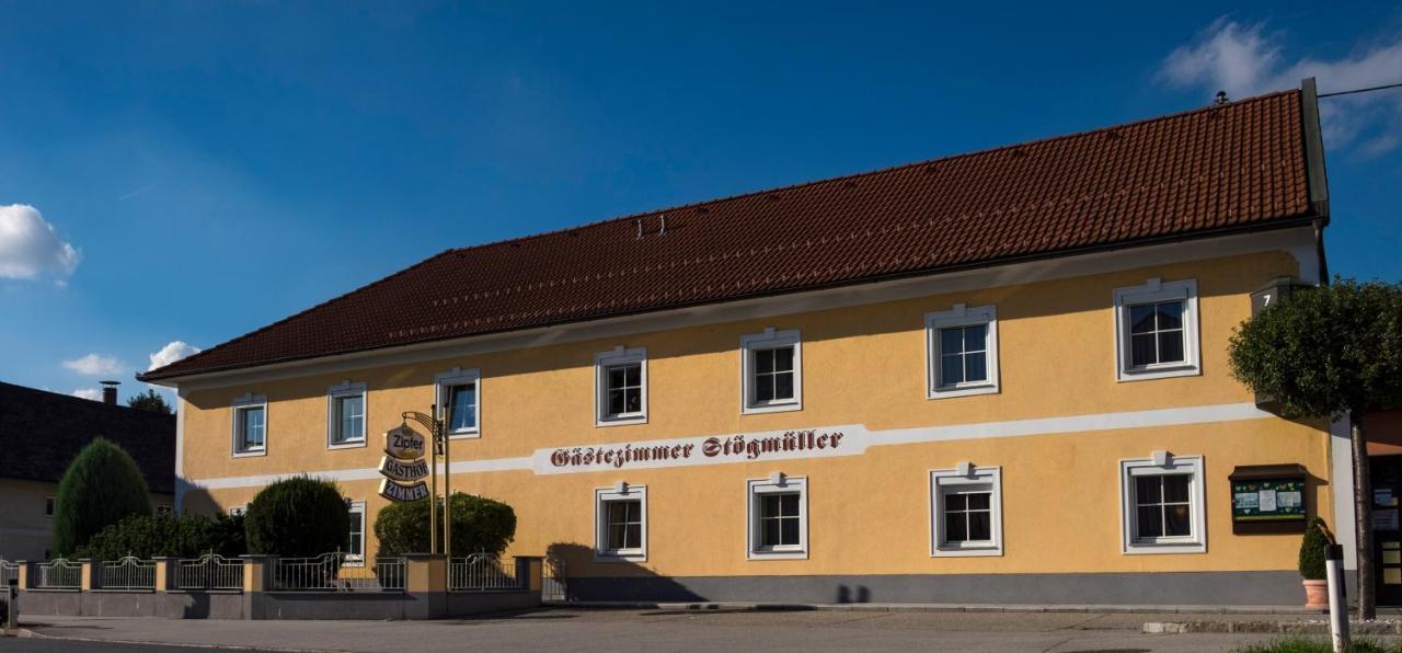 Gaestehaus Stoegmueller Asten Exterior photo