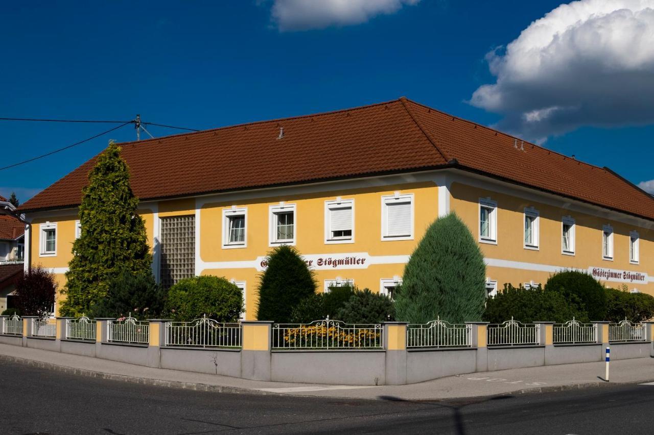 Gaestehaus Stoegmueller Asten Exterior photo